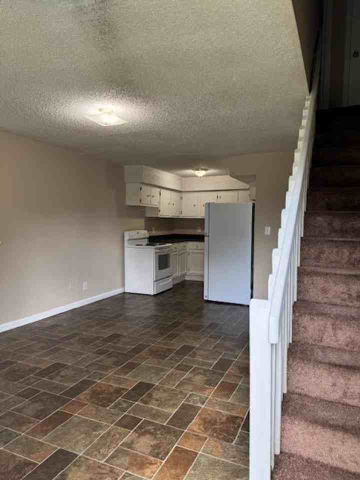 405 Myrtle St - Photo 2 of 11