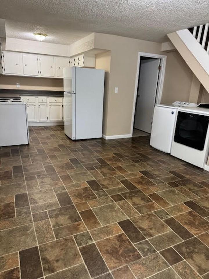 405 Myrtle St - Photo 3 of 11