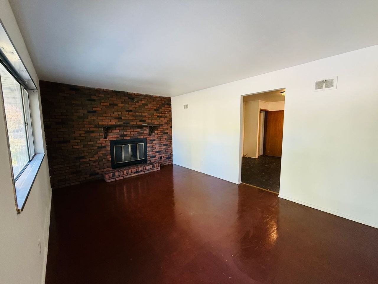 1710 Crosby Ln - Photo 2 of 21