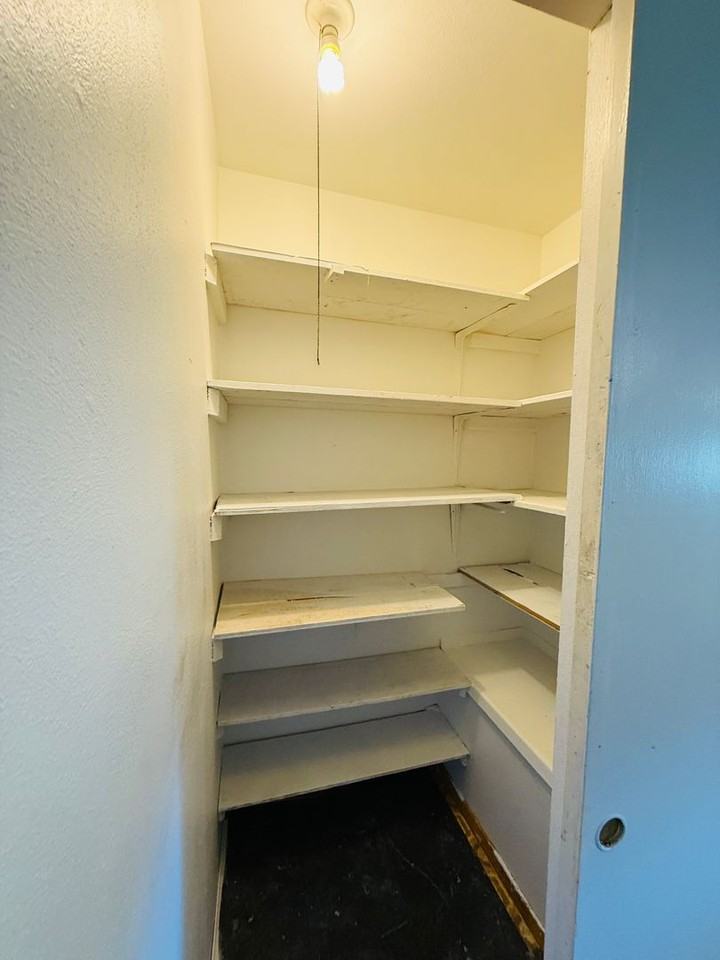 1710 Crosby Ln - Photo 6 of 21