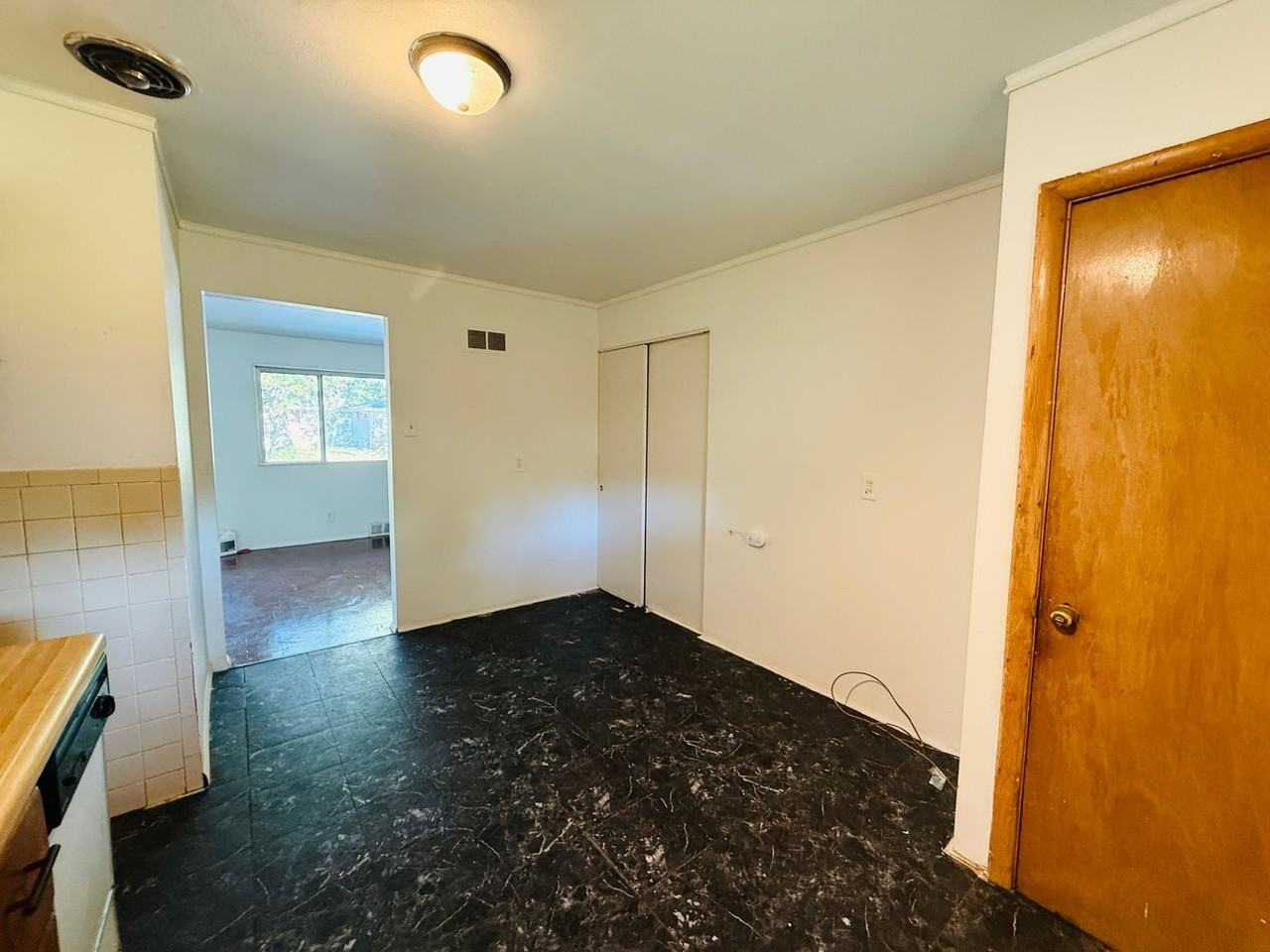 1710 Crosby Ln - Photo 7 of 21