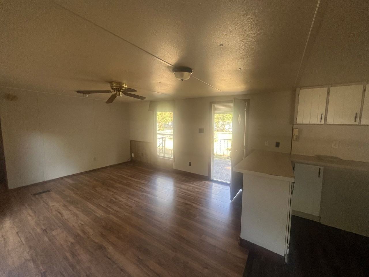 1701 Leonard Dr - Photo 2 of 13
