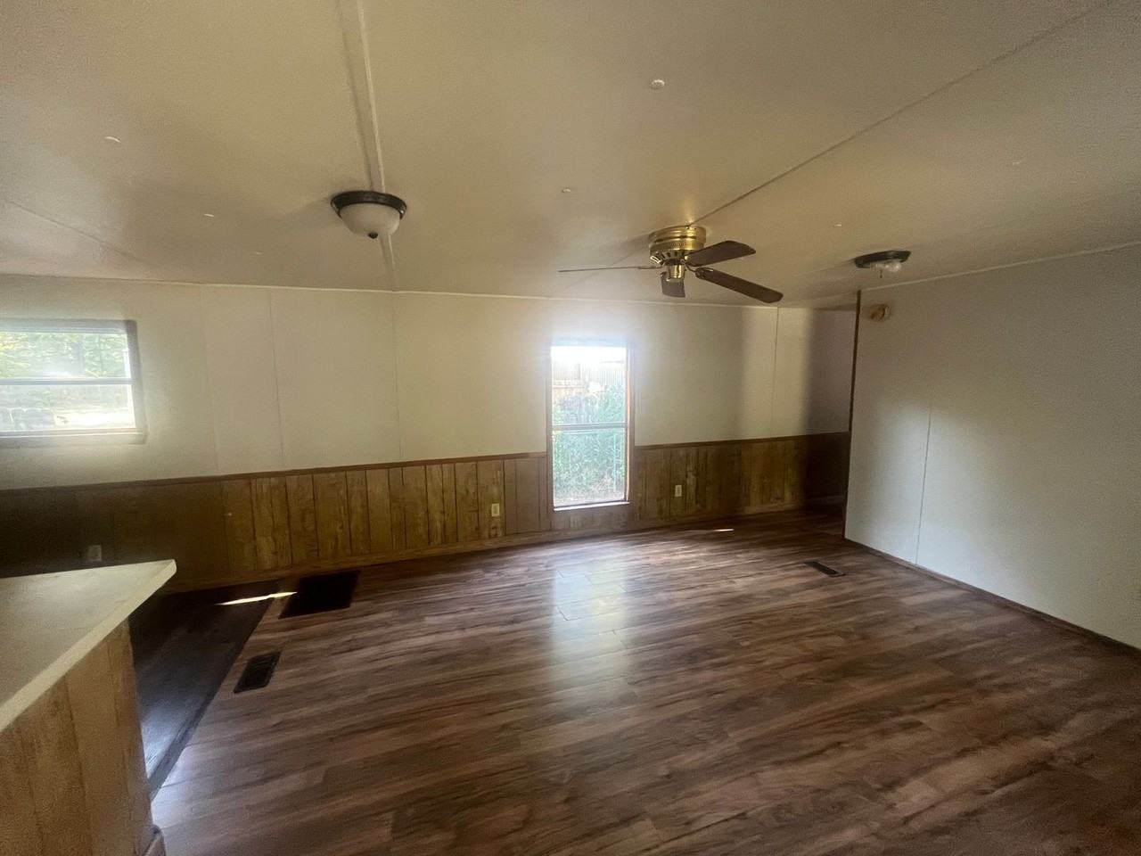 1701 Leonard Dr - Photo 3 of 13