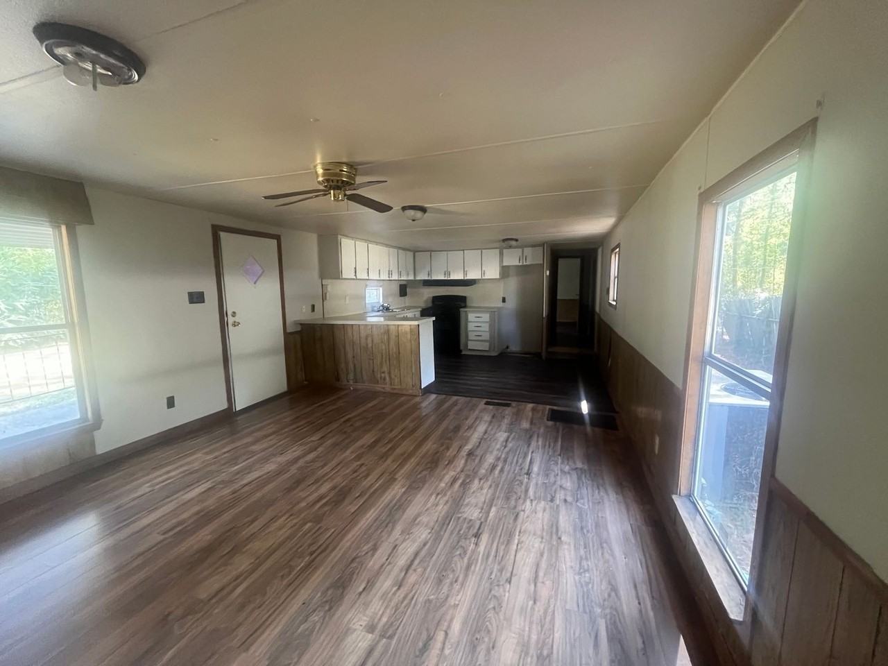 1701 Leonard Dr - Photo 4 of 13