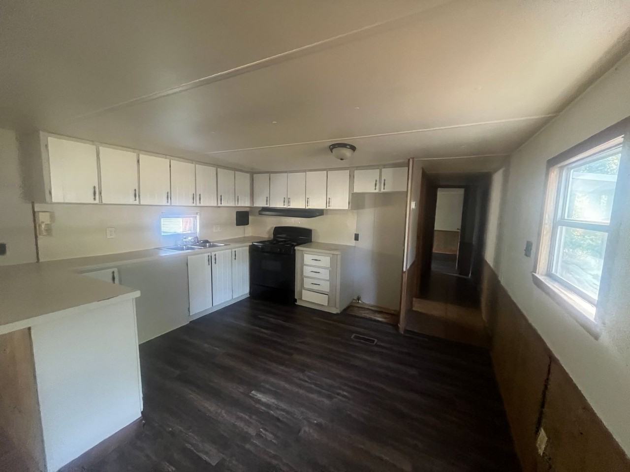 1701 Leonard Dr - Photo 5 of 13
