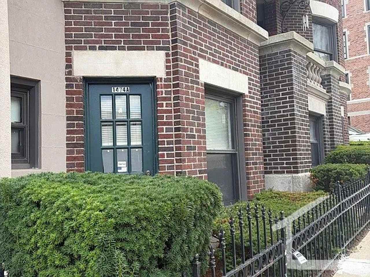 1476 Commonwealth Ave - Photo 4 of 8