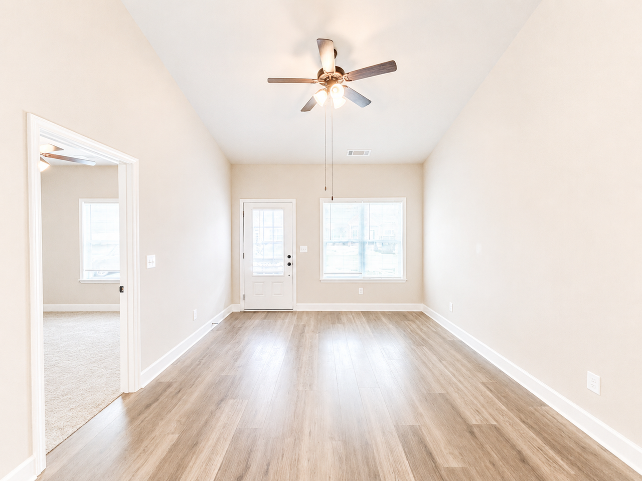 701 Pondview Ct - Photo 4 of 12