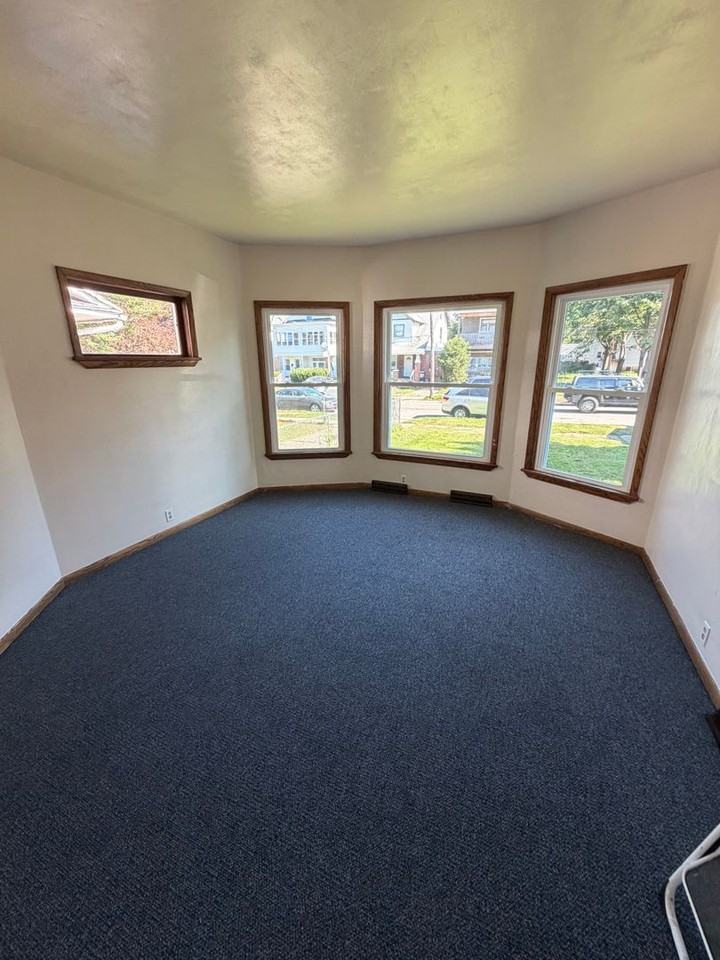 642 Payne Ave - Photo 3 of 14