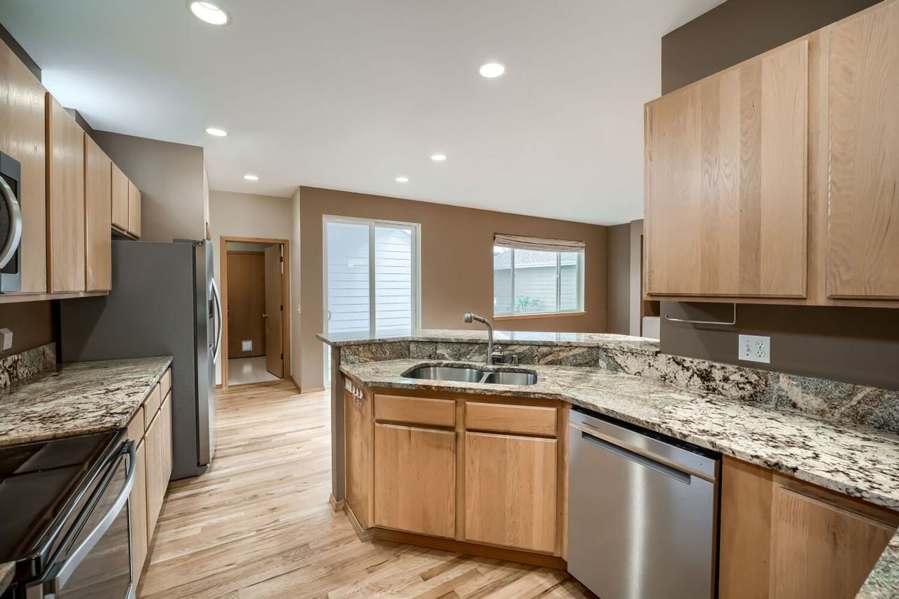 7310 Douglas Ave Se - Photo 4 of 14