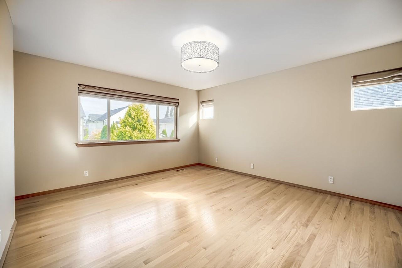 7310 Douglas Ave Se - Photo 7 of 14