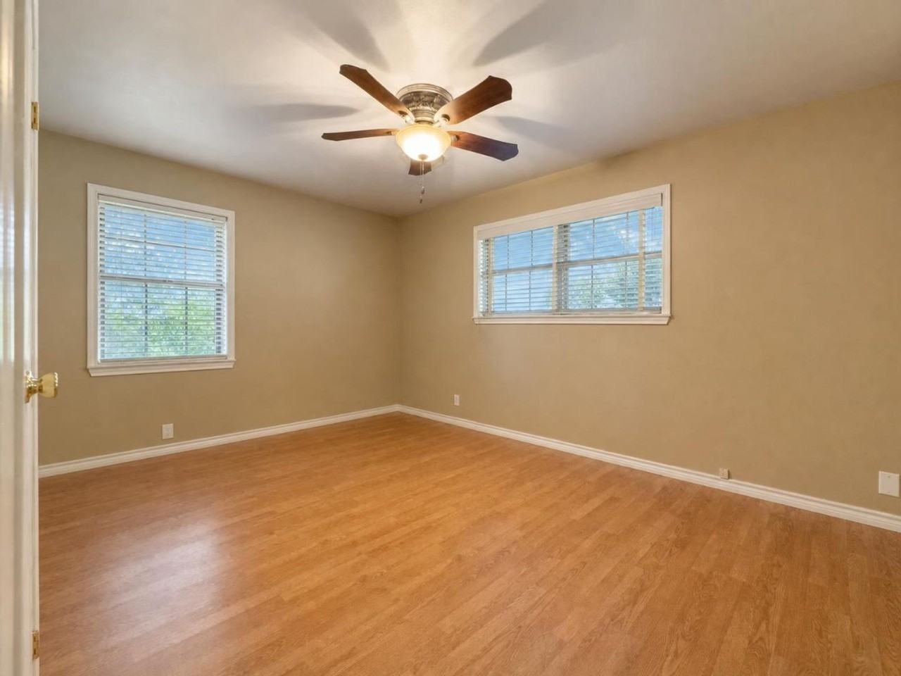 3413 Meadow Oaks Dr - Photo 4 of 10