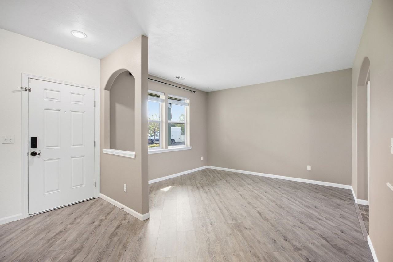 800 S Hamilton Rd - Photo 6 of 34