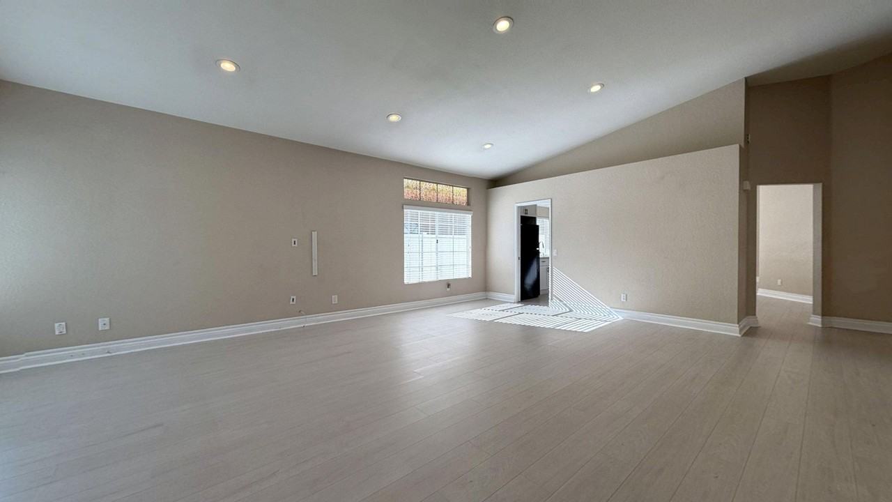 23856 Creekwood Dr - Photo 2 of 28