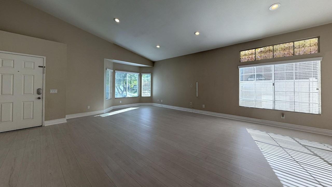 23856 Creekwood Dr - Photo 5 of 28