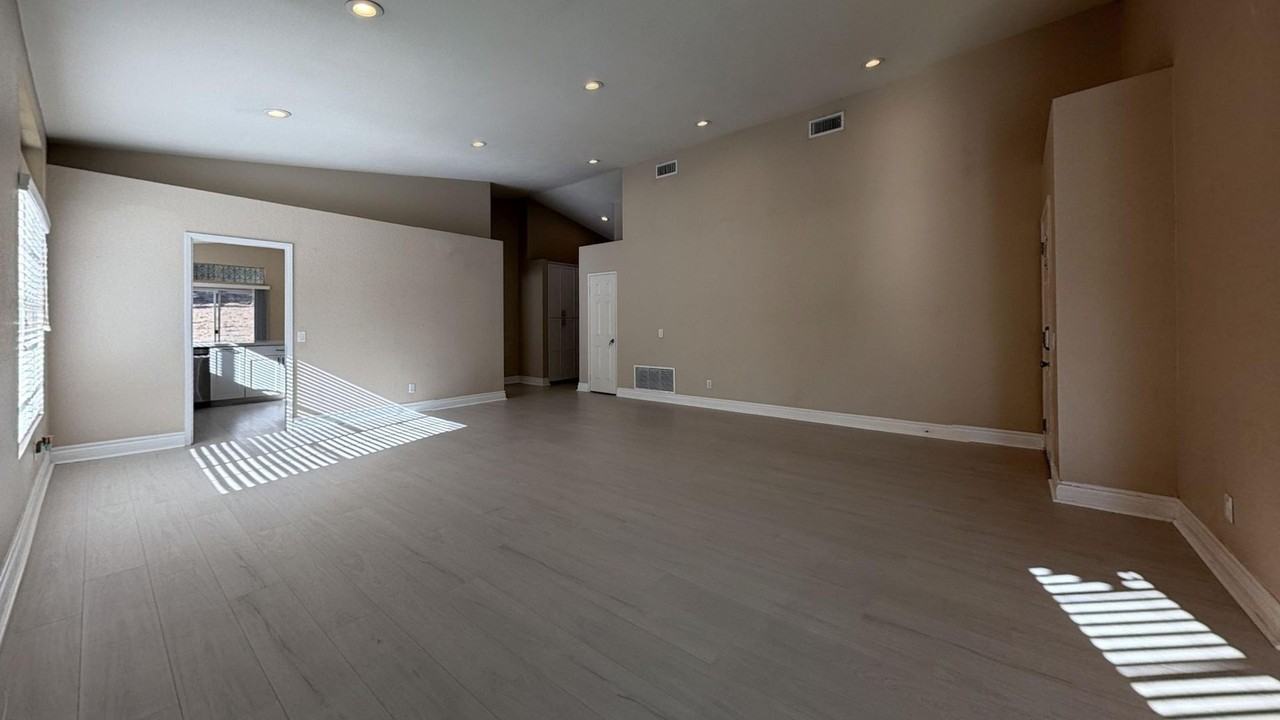 23856 Creekwood Dr - Photo 6 of 28