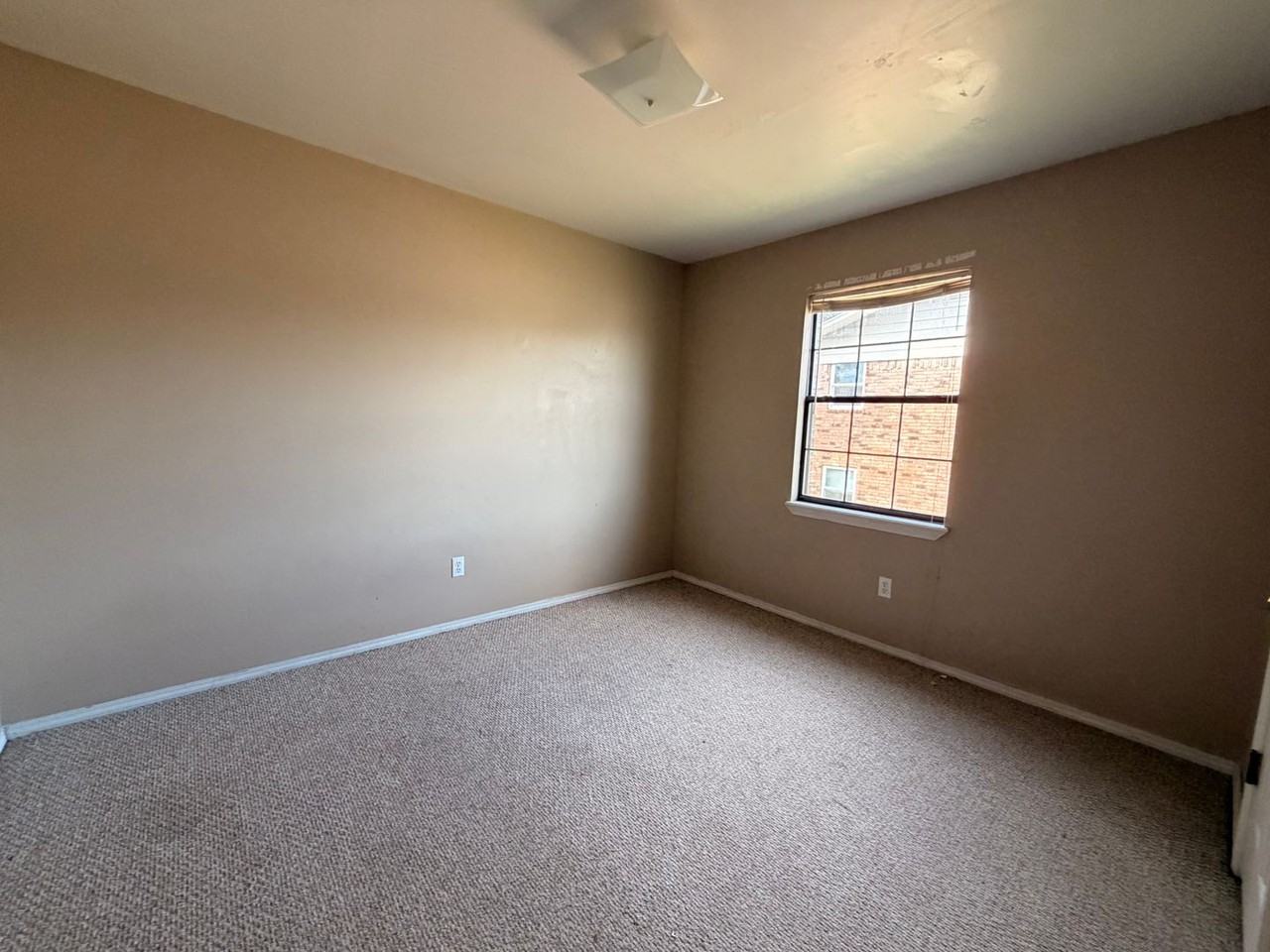600 W J St - Photo 5 of 6