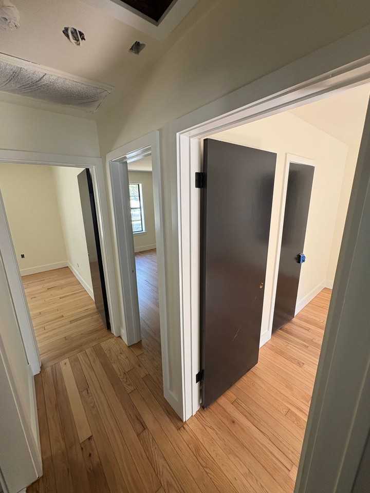 215 Chicago Ave - Photo 6 of 16
