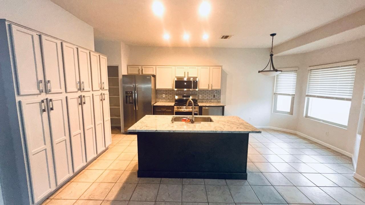 5563 E Greasewood St - Photo 3 of 17