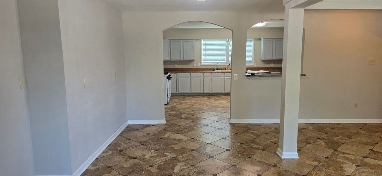 7117 Poplar Dr - Photo 5 of 13