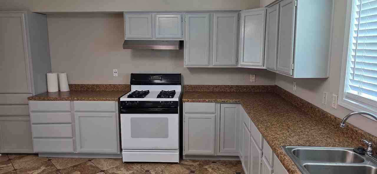 7117 Poplar Dr - Photo 6 of 13