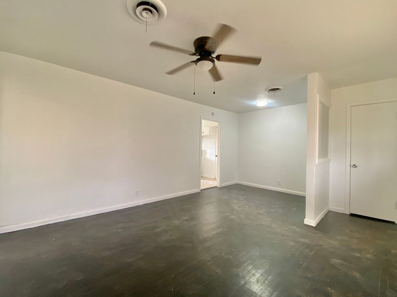 1609 39th St - Photo 3 of 14