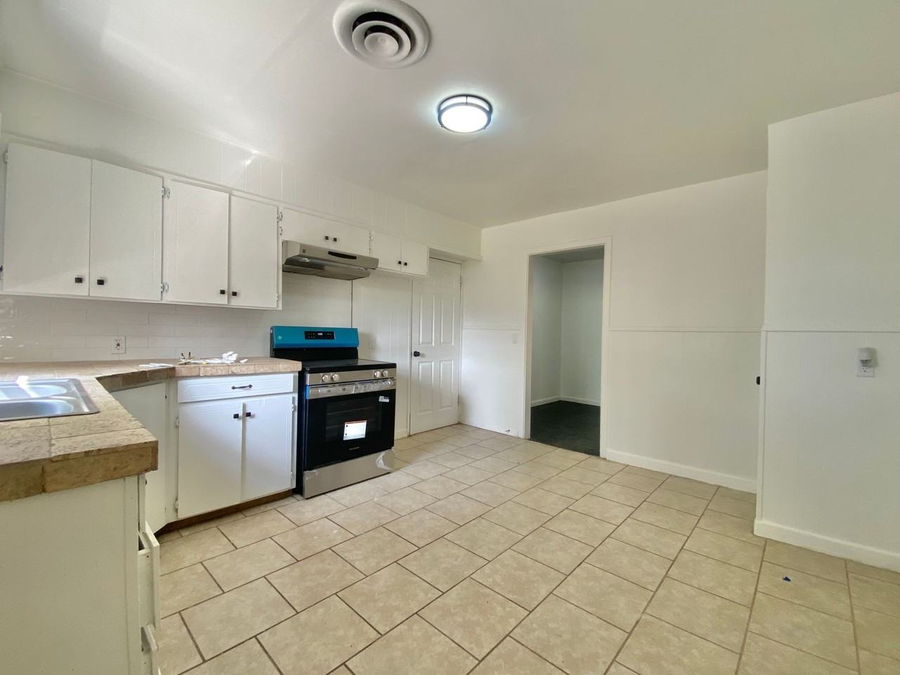 1609 39th St - Photo 6 of 14