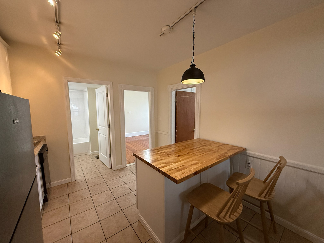 255 Beacon St - Photo 2 of 9