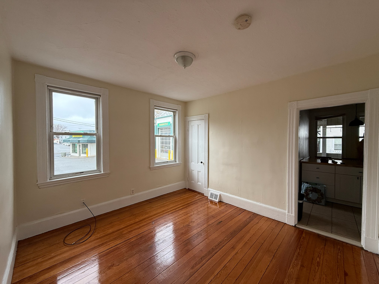 255 Beacon St - Photo 3 of 9