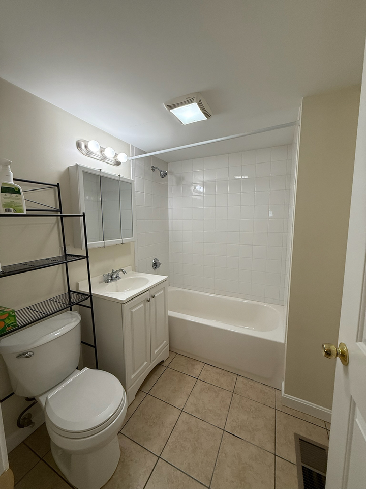 255 Beacon St - Photo 7 of 9
