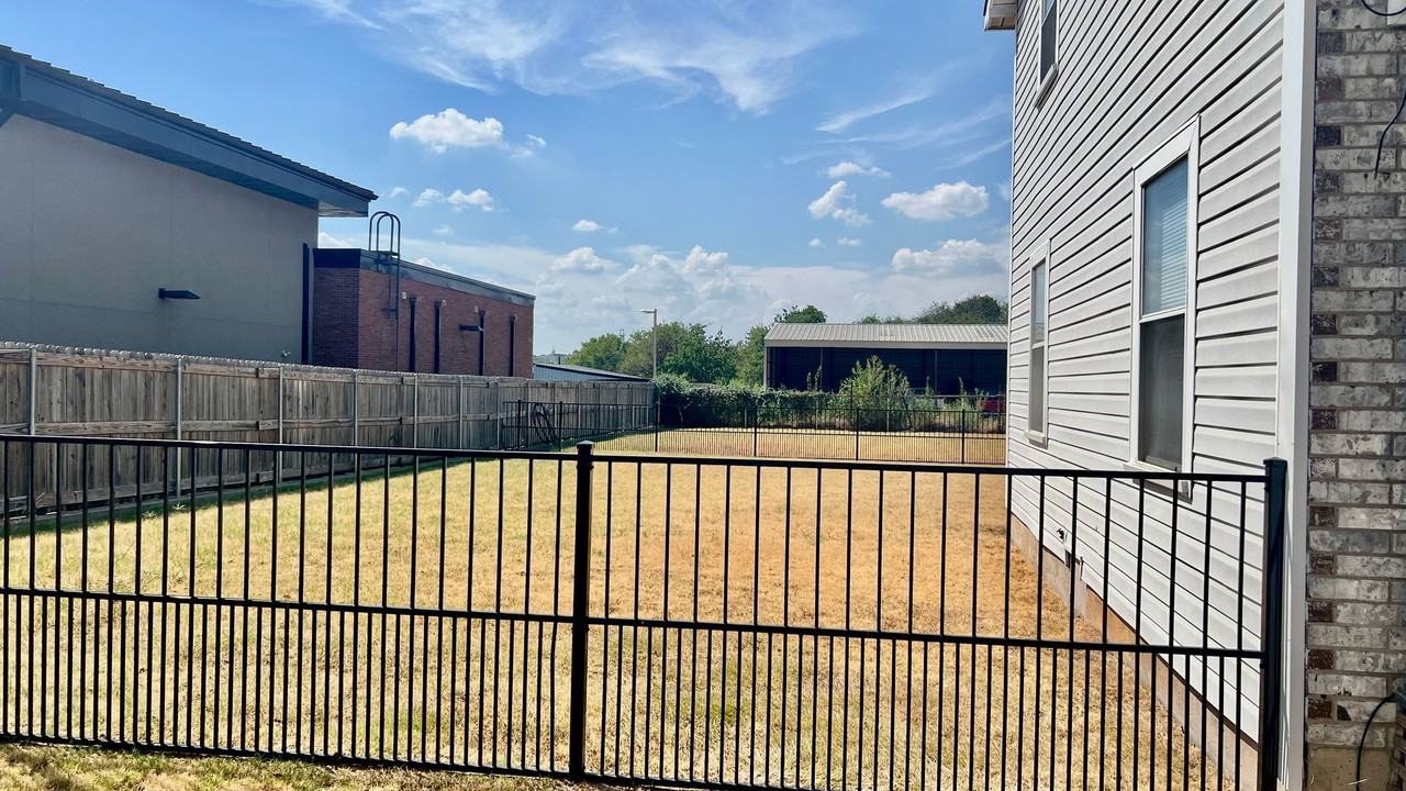 115 N Denton St - Photo 3 of 11