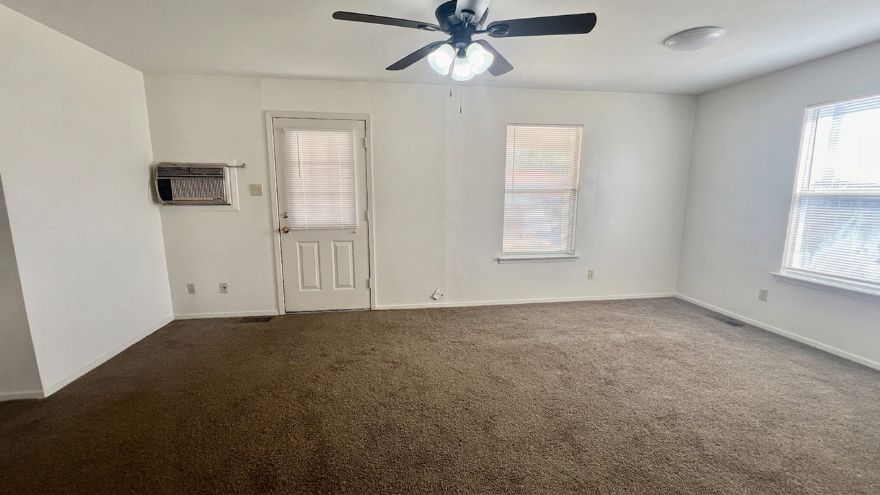 115 N Denton St - Photo 4 of 11