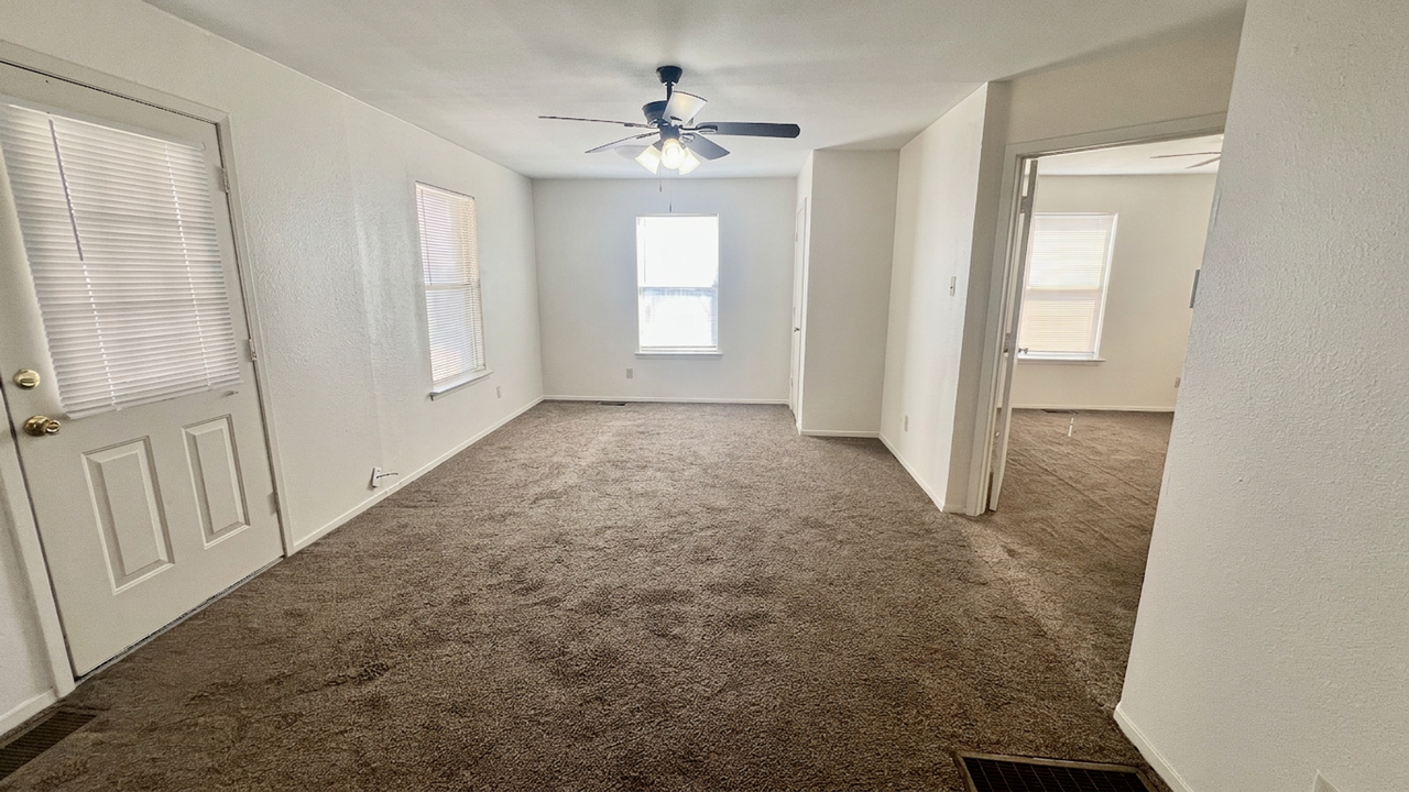 115 N Denton St - Photo 6 of 11