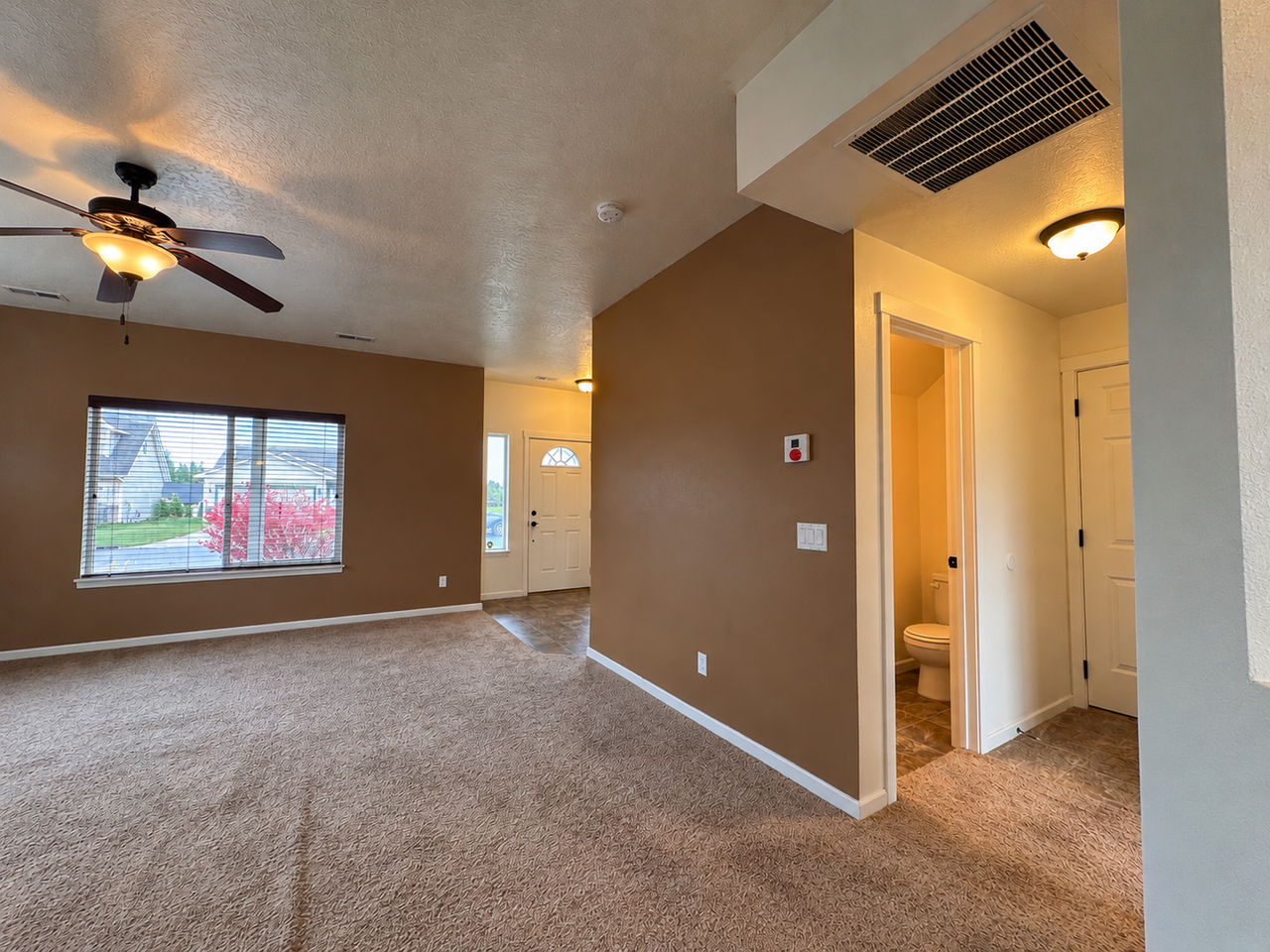 8517 W Campus Dr - Photo 4 of 34