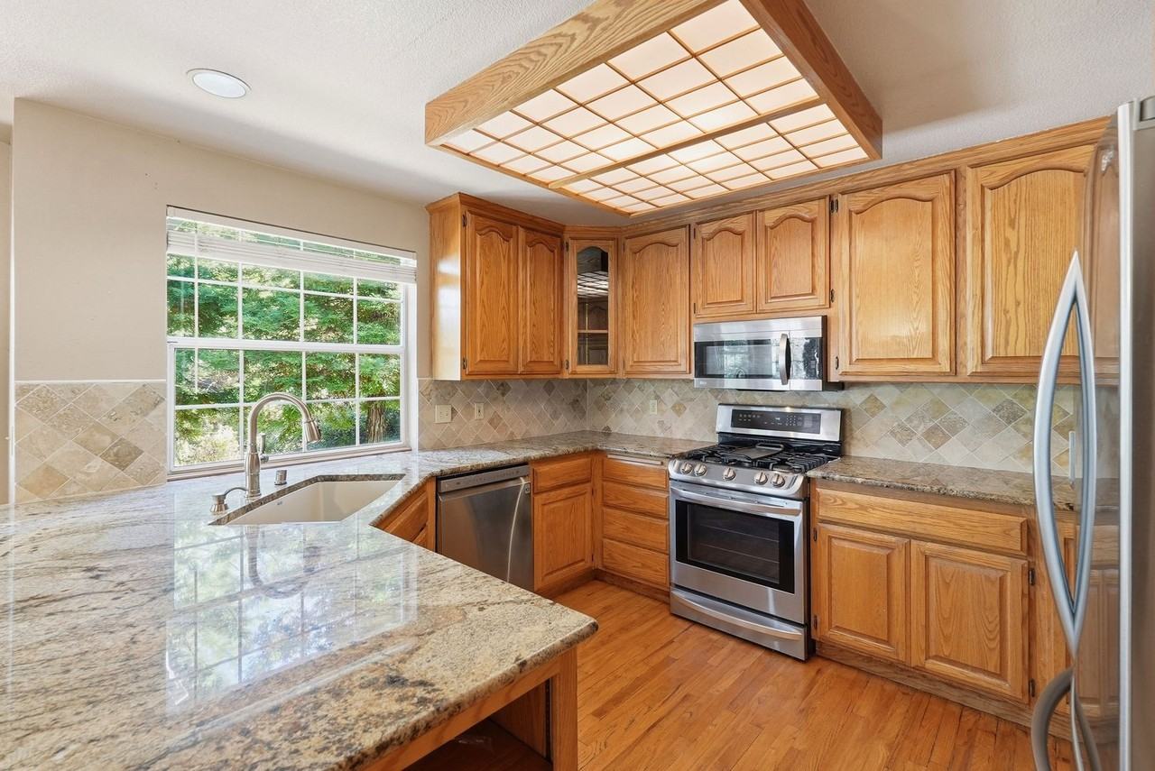 1235 Naturewood Dr - Photo 3 of 50