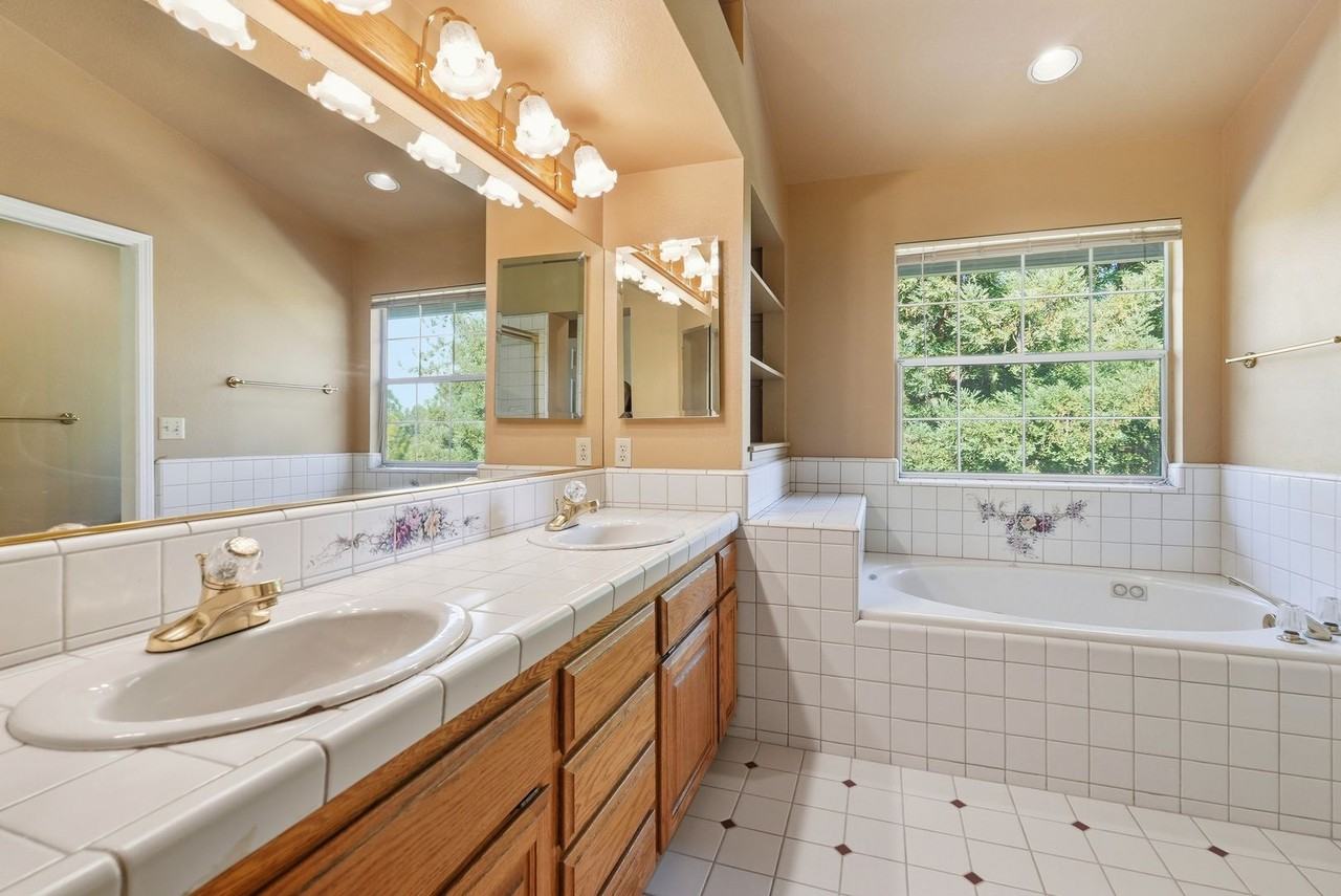 1235 Naturewood Dr - Photo 5 of 50