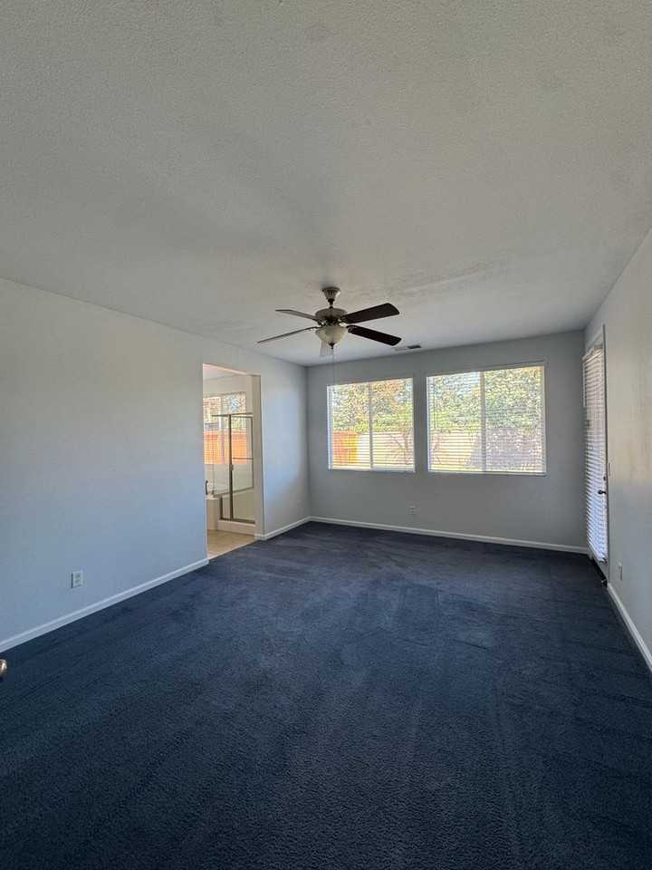 2676 Myrtle Ave - Photo 7 of 16
