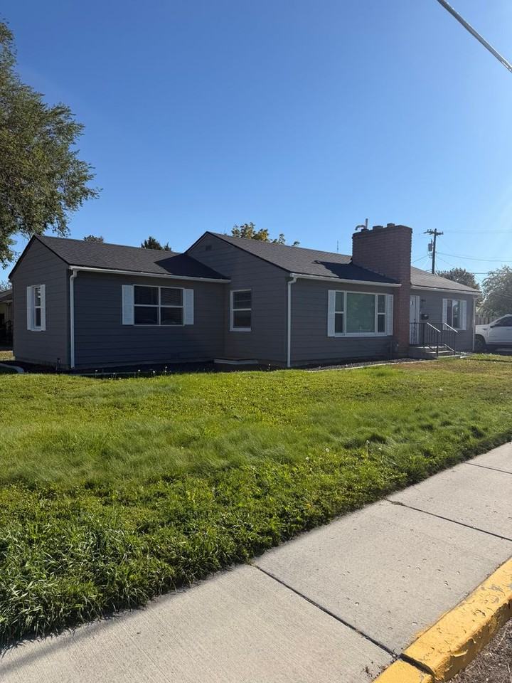 321 E Walker St - Photo 2 of 3