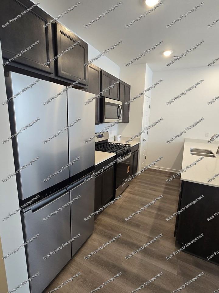 544 E 120th Pl - Photo 4 of 15