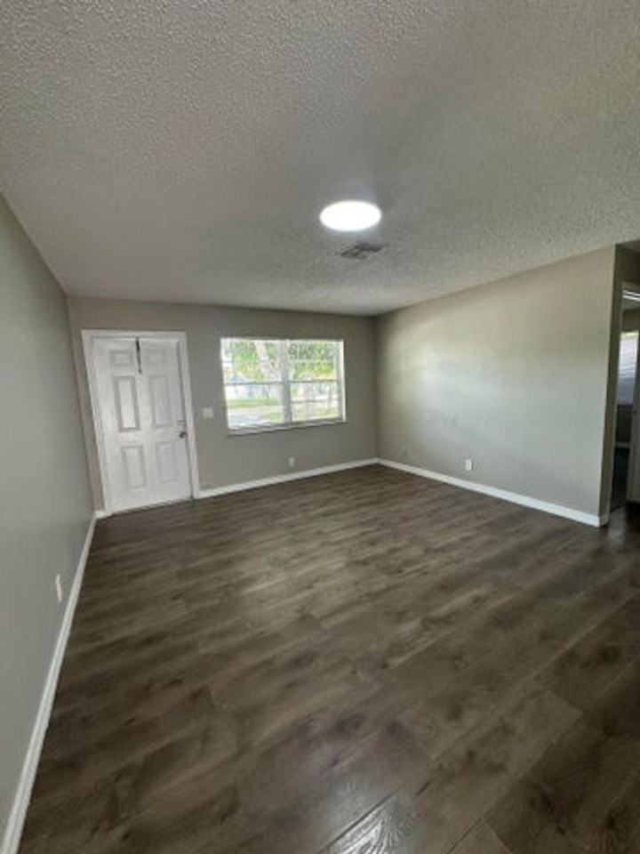 4564 Gulfstream Rd - Photo 2 of 18