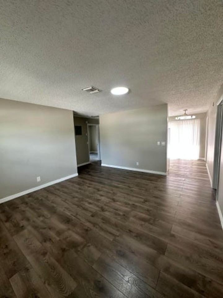 4564 Gulfstream Rd - Photo 3 of 18