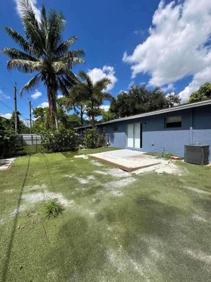 4564 Gulfstream Rd - Photo 5 of 18