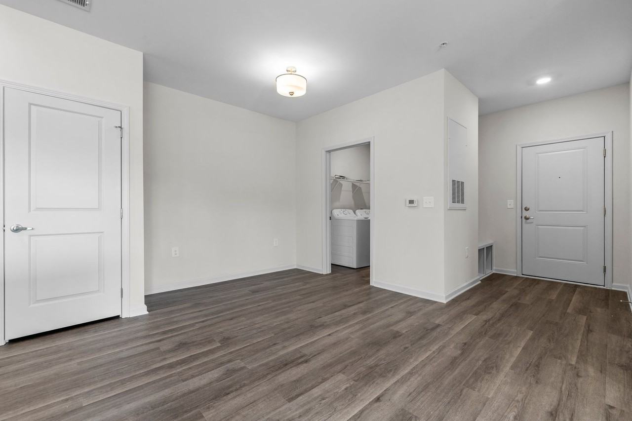 61 Grove Cir - Photo 3 of 23