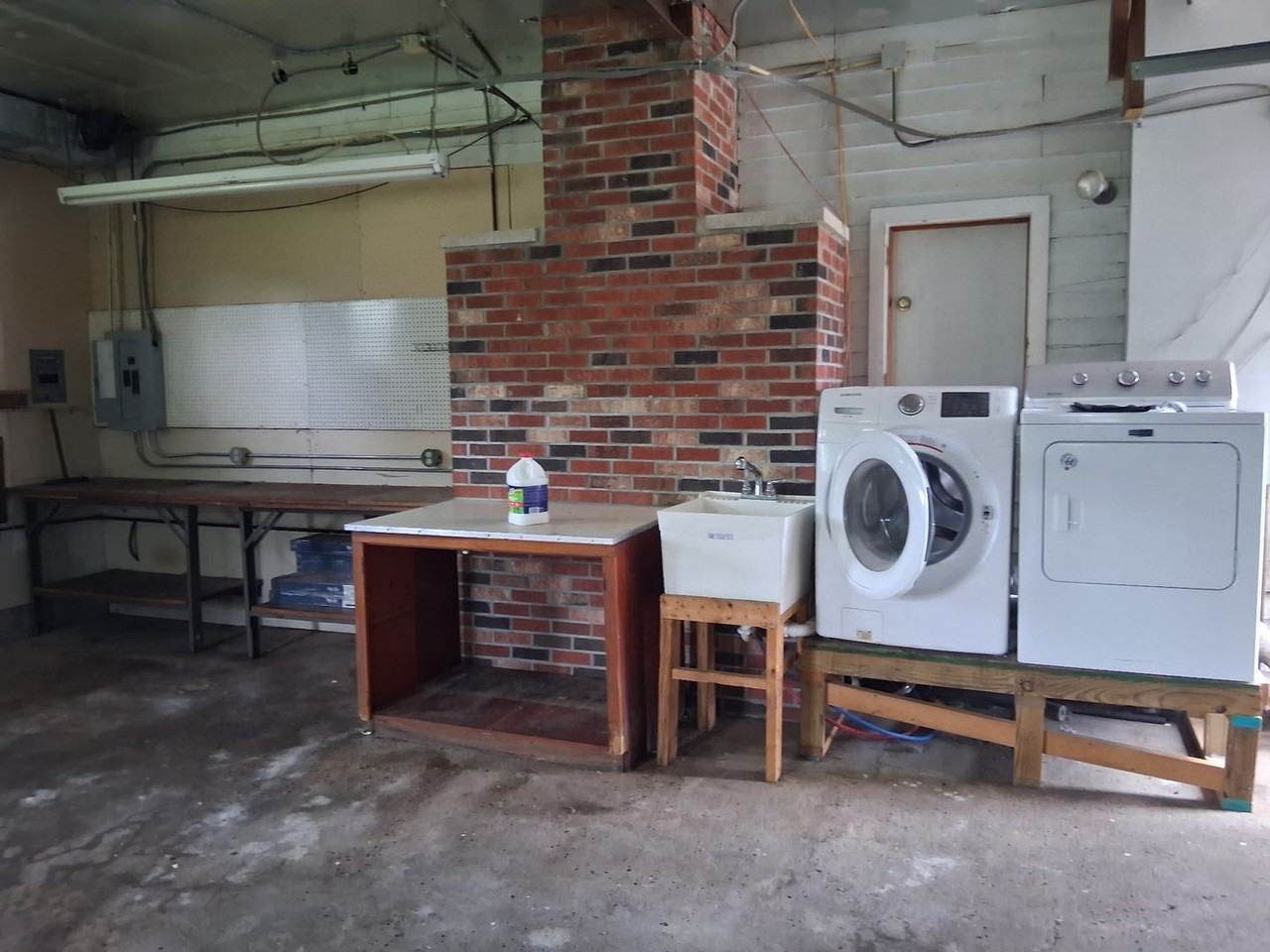 104 Moore St - Photo 4 of 17