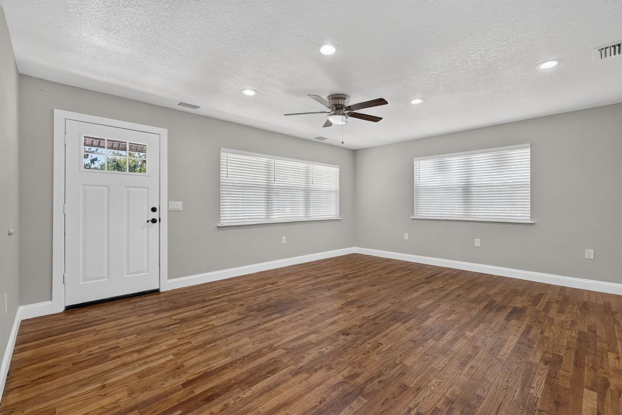 25405 Colmar Ave - Photo 6 of 23