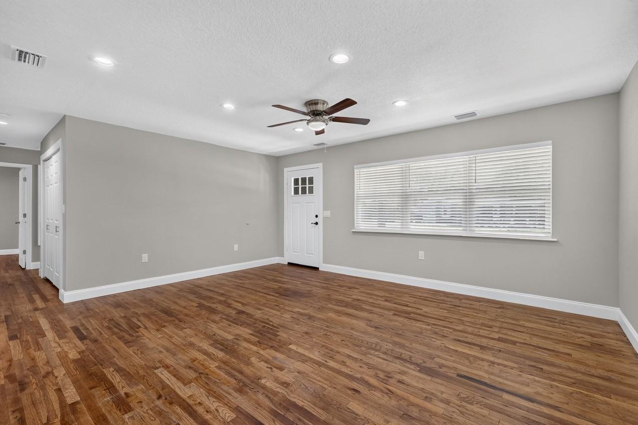 25405 Colmar Ave - Photo 7 of 23