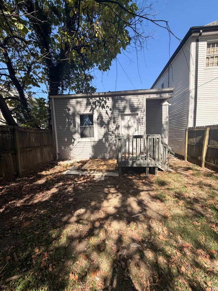 626 E Ormsby Ave - Photo 6 of 22