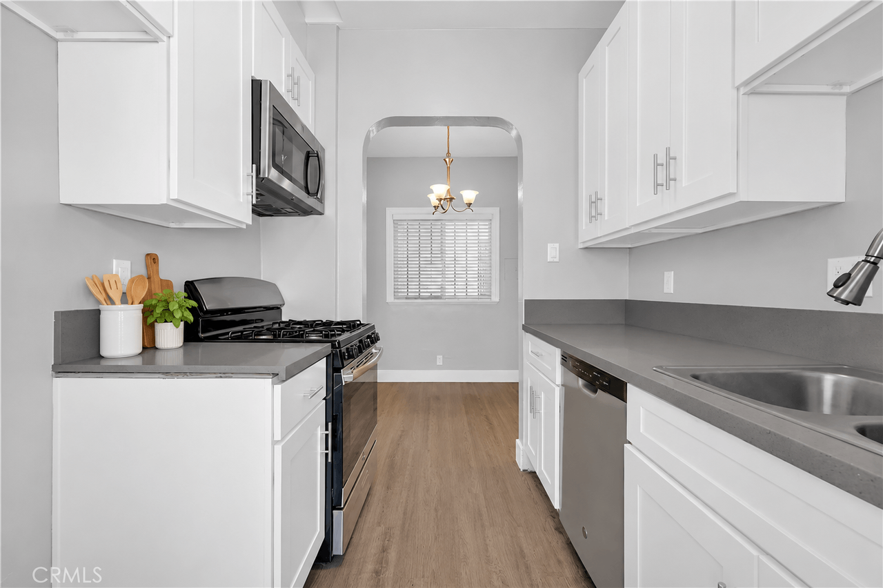1211 Magnolia Ave. - Photo 2 of 8