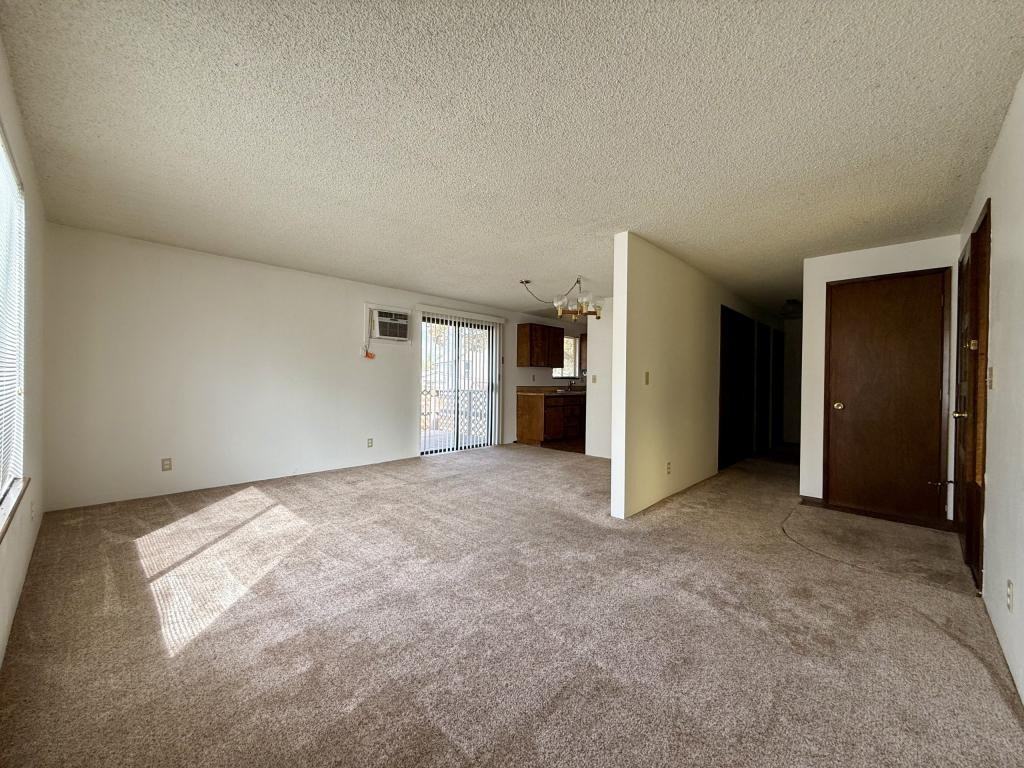 572 Sw G St - Photo 2 of 7