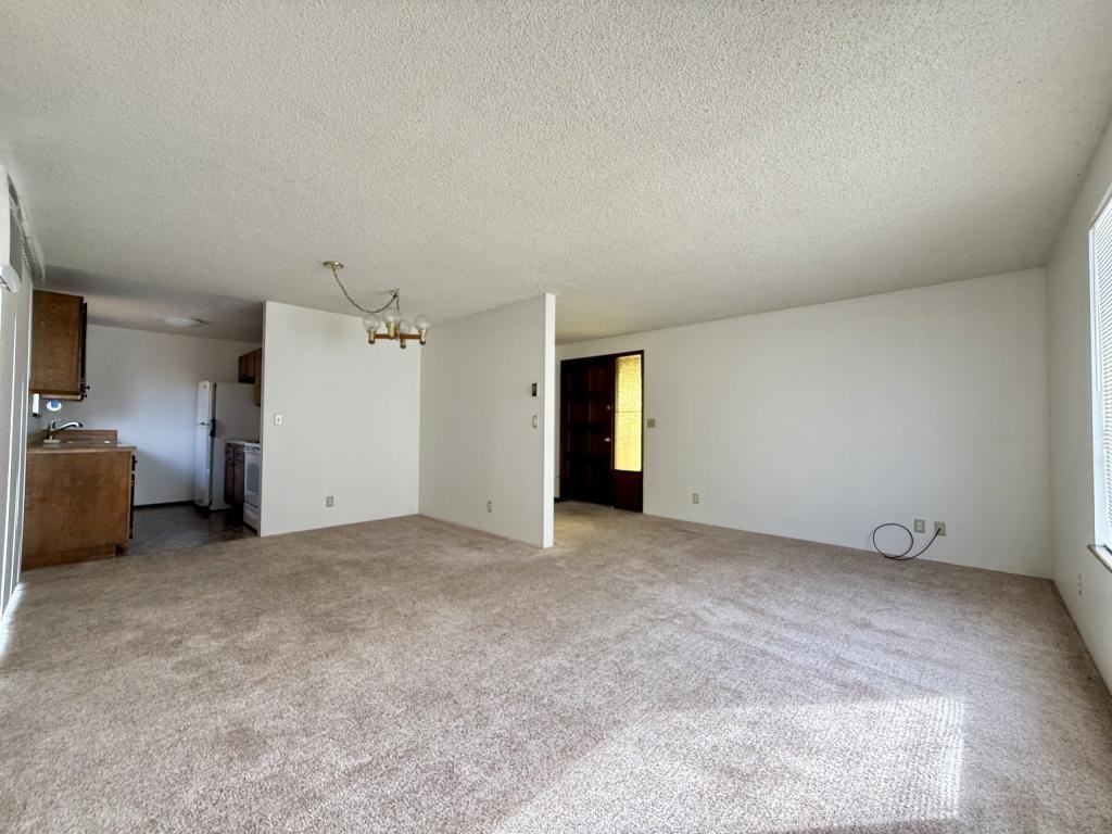 572 Sw G St - Photo 3 of 7