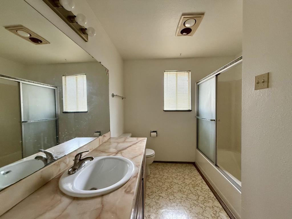 572 Sw G St - Photo 7 of 7